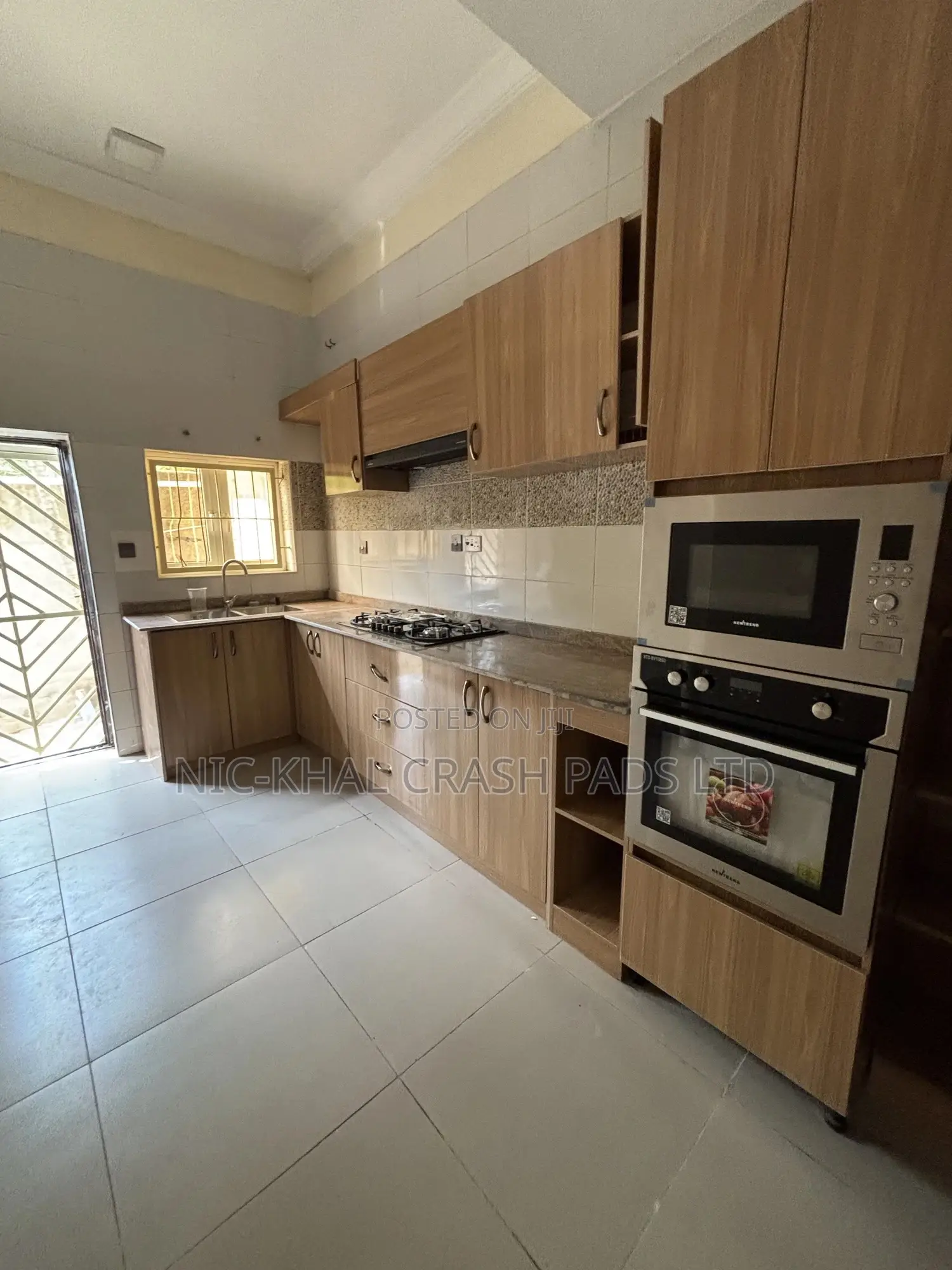 4bdrm Townhouse / Terrace in Guzape Main for rent in Guzape District