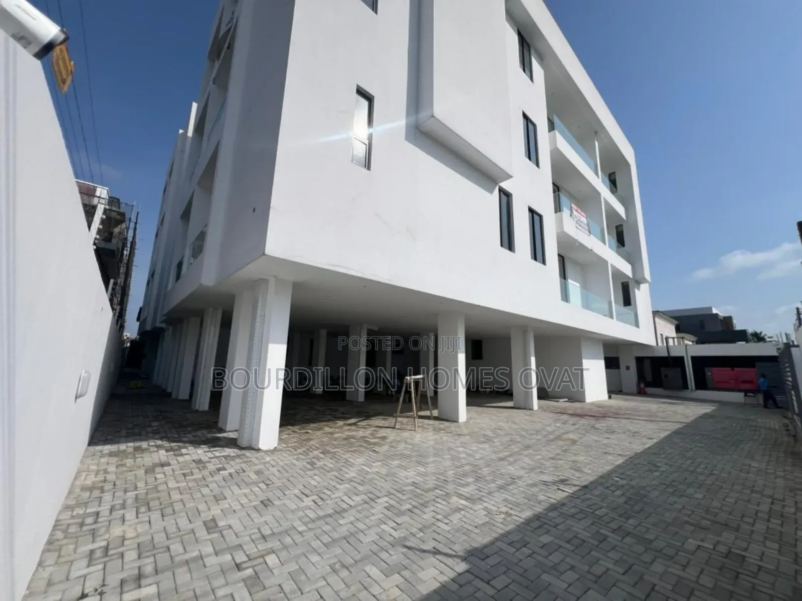 2bdrm Apartment in Lekki Phase 1, Right for sale in Lekki Phase 1