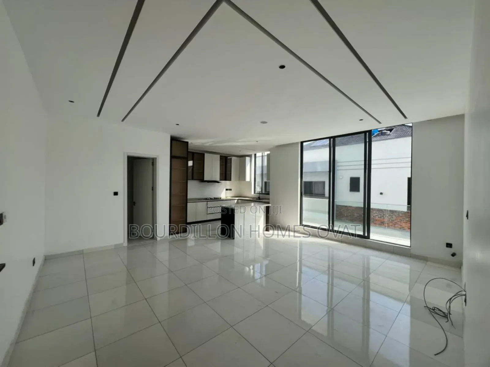 2bdrm Apartment in Lekki Phase 1, Right for sale in Lekki Phase 1