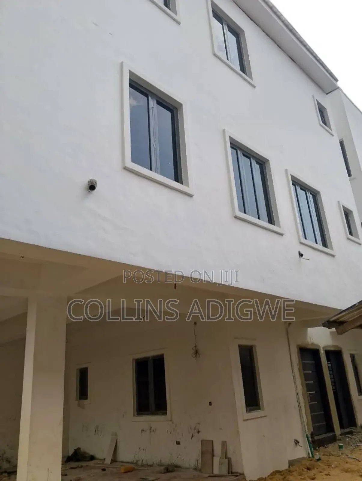 3bdrm Maisonette in Mobile Road Ikota for sale in Ikota