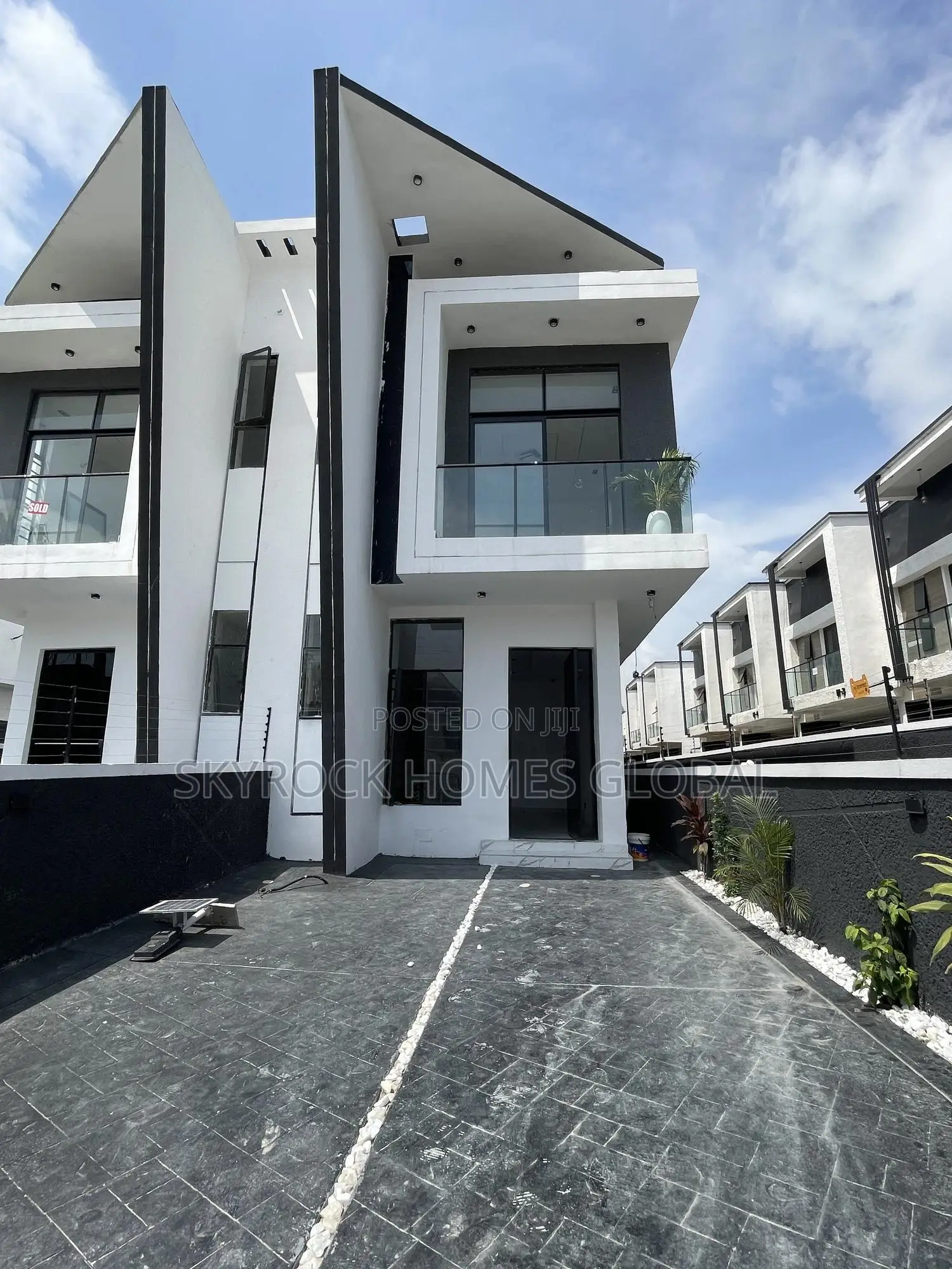 4bdrm Duplex in Ikota Villa for sale in Ikota