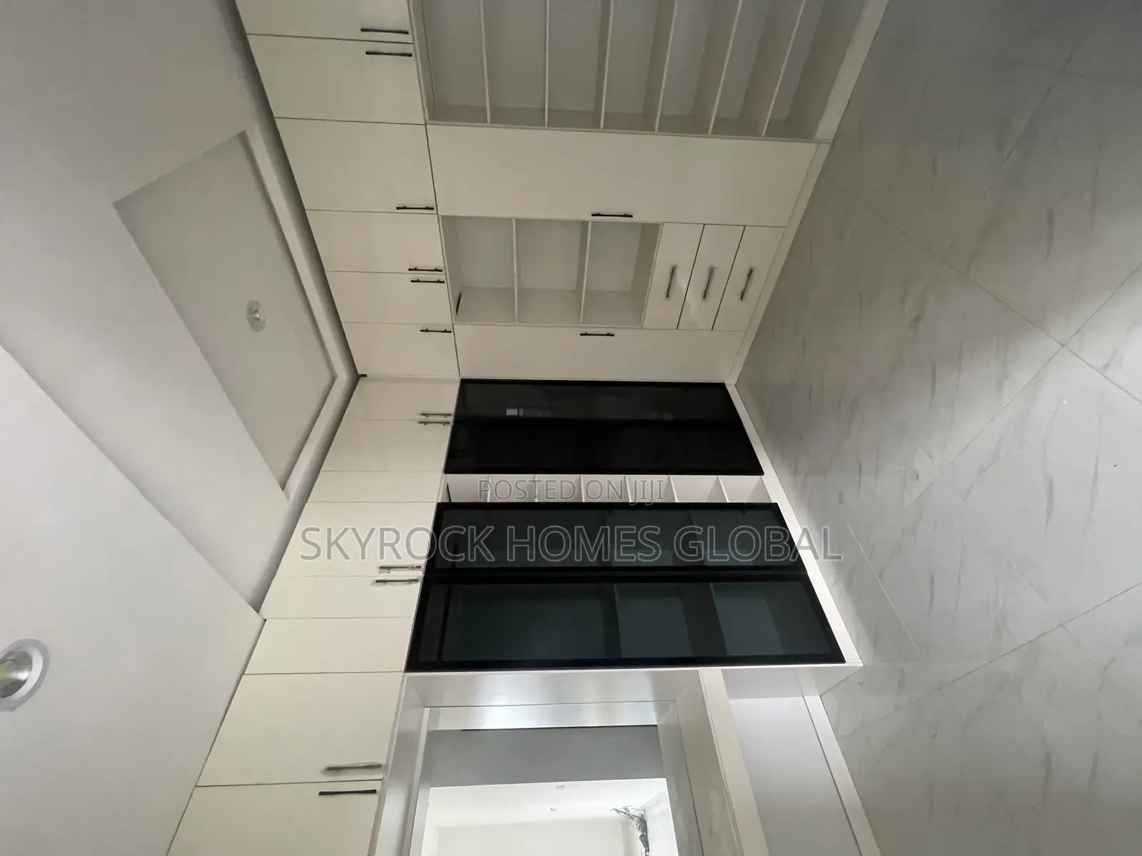 5bdrm Duplex in Ikate for sale in Ikate