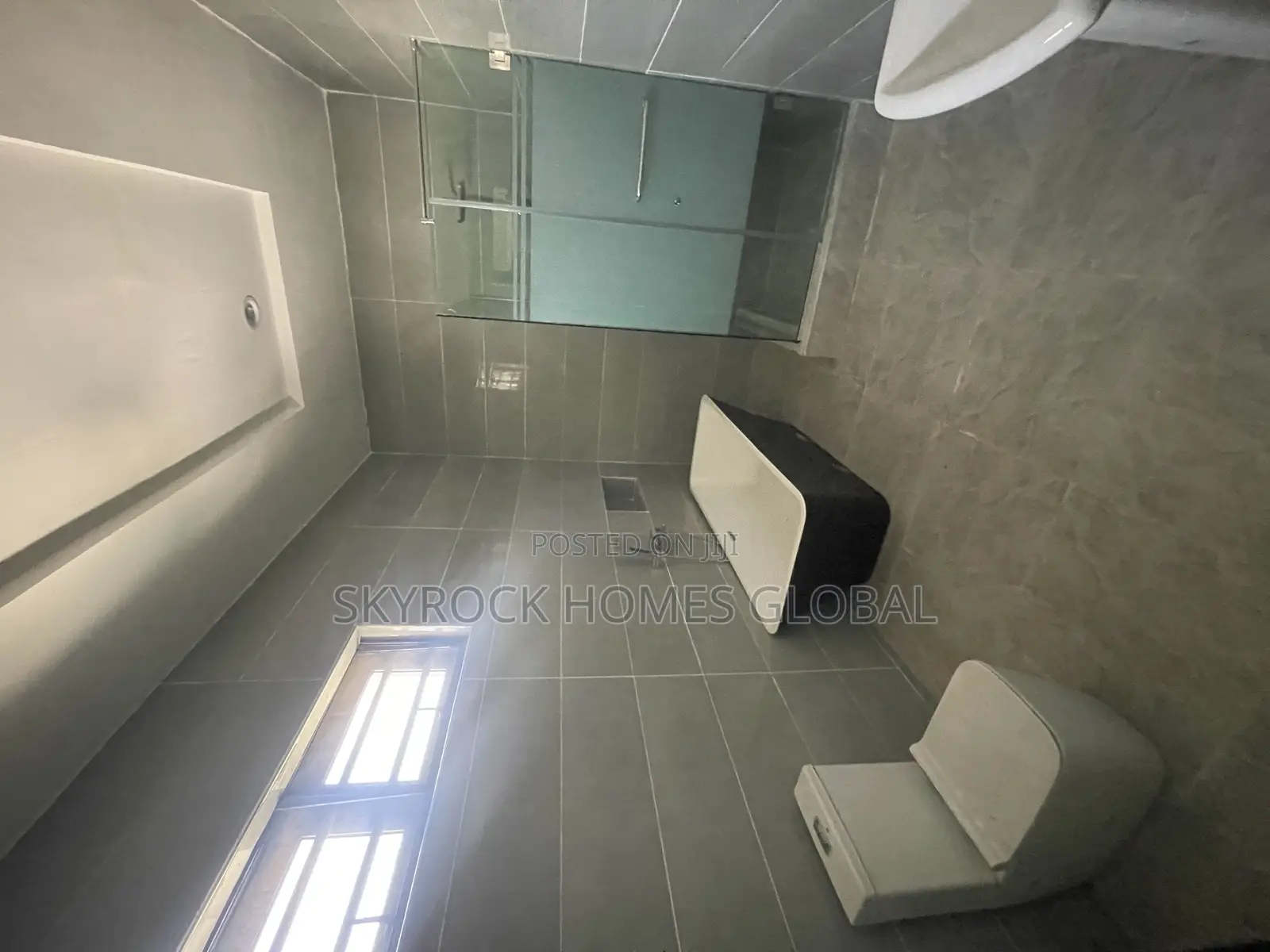5bdrm Duplex in Ikate for sale in Ikate