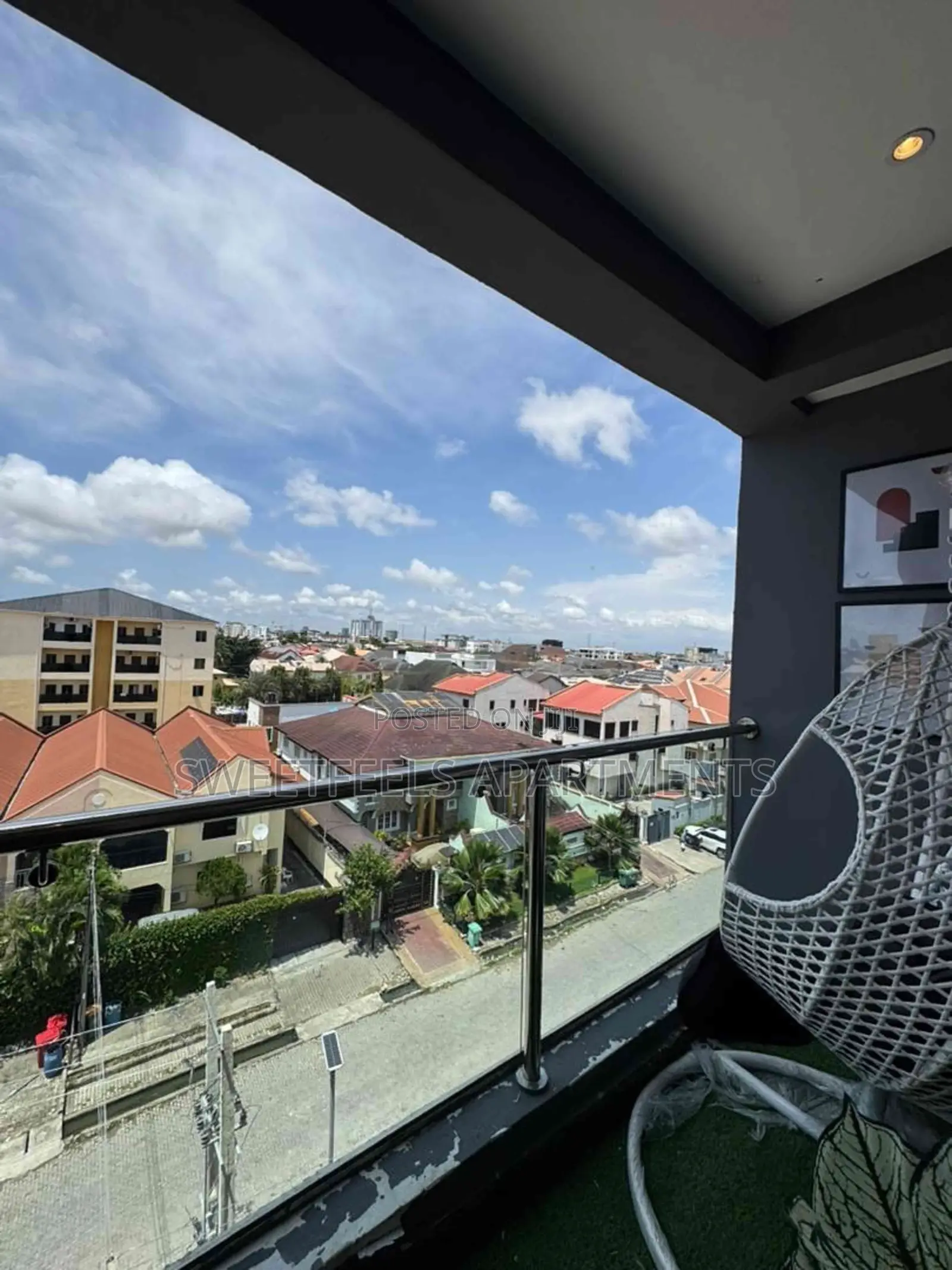 1 Bedroom Luxury Apartment With Ps5, Balcony With City View in Ikate