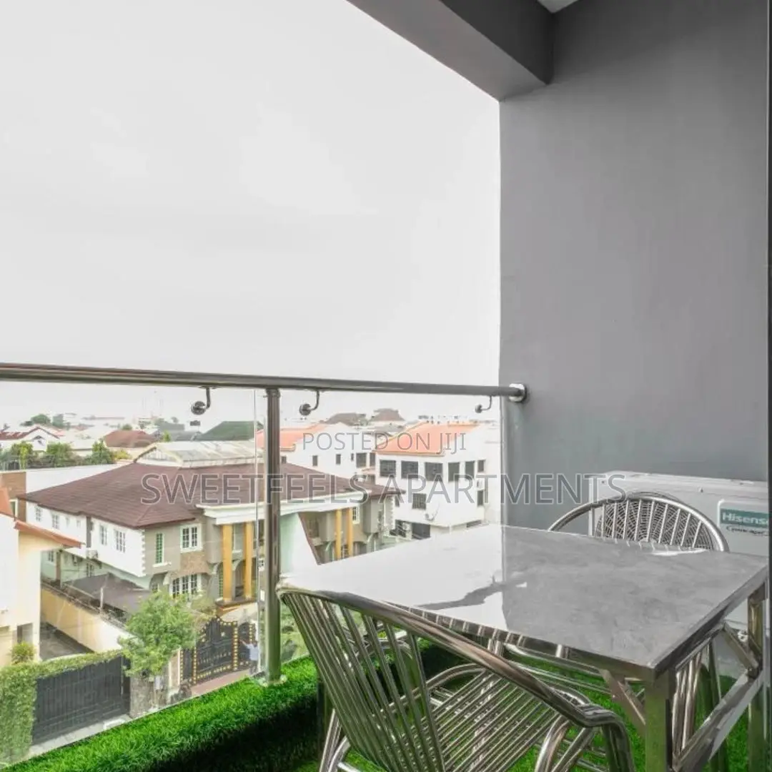 A Luxurious Cozy One-Bedroom Apartment in Ikate
