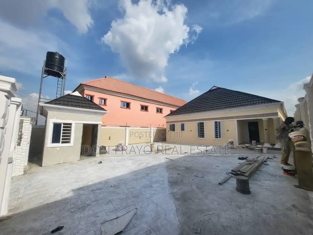 3bdrm Bungalow in Elebu Estate, Akala Express for sale in Akala Express