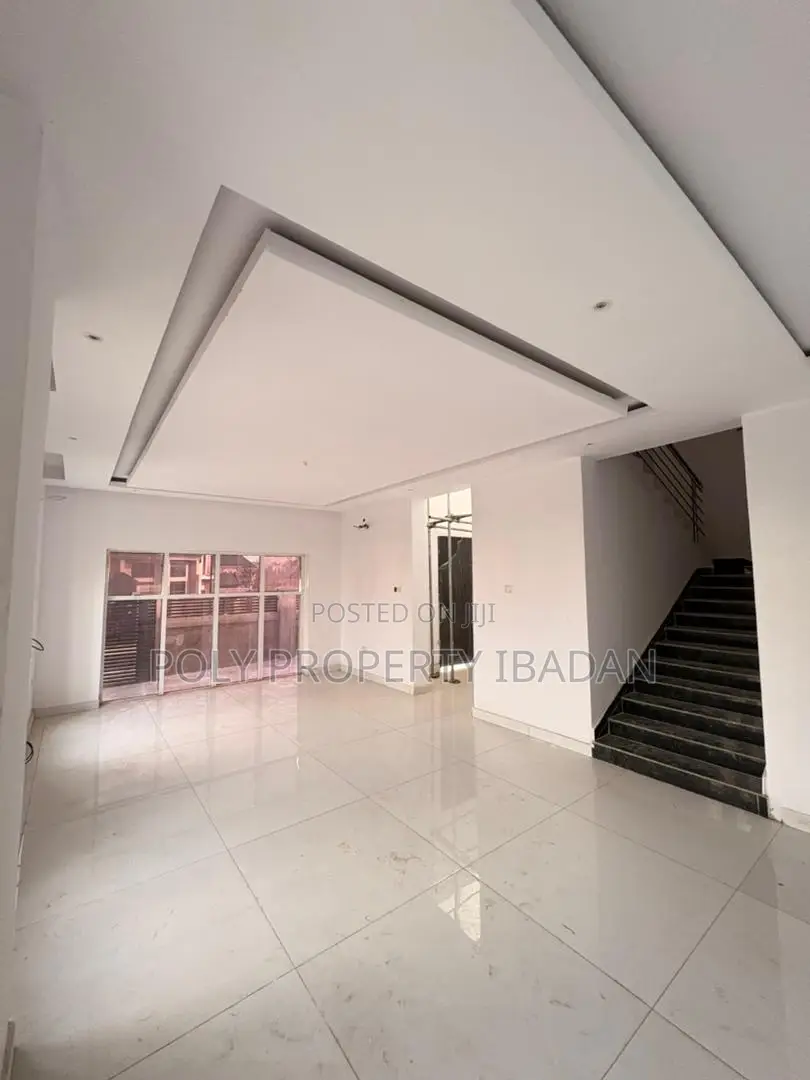4bdrm Duplex in Kolapo Ishola Gra, Ibadan for sale in Ibadan