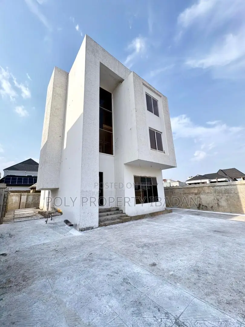 4bdrm Duplex in Kolapo Ishola Gra, Ibadan for sale in Ibadan