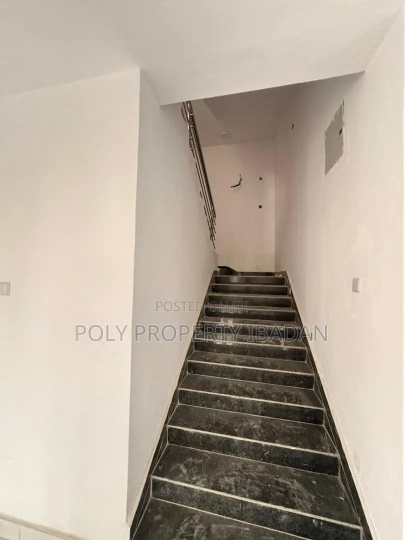 4bdrm Duplex in Kolapo Ishola Gra, Ibadan for sale in Ibadan