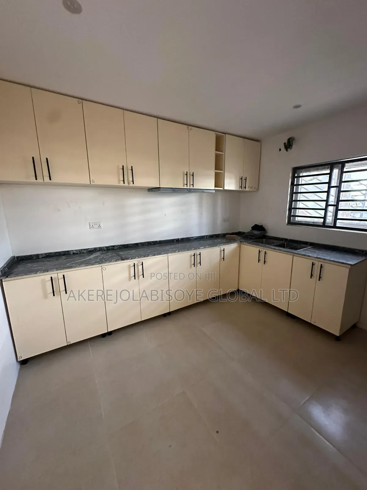 3bdrm Apartment in In An Estate for sale in Life Camp
