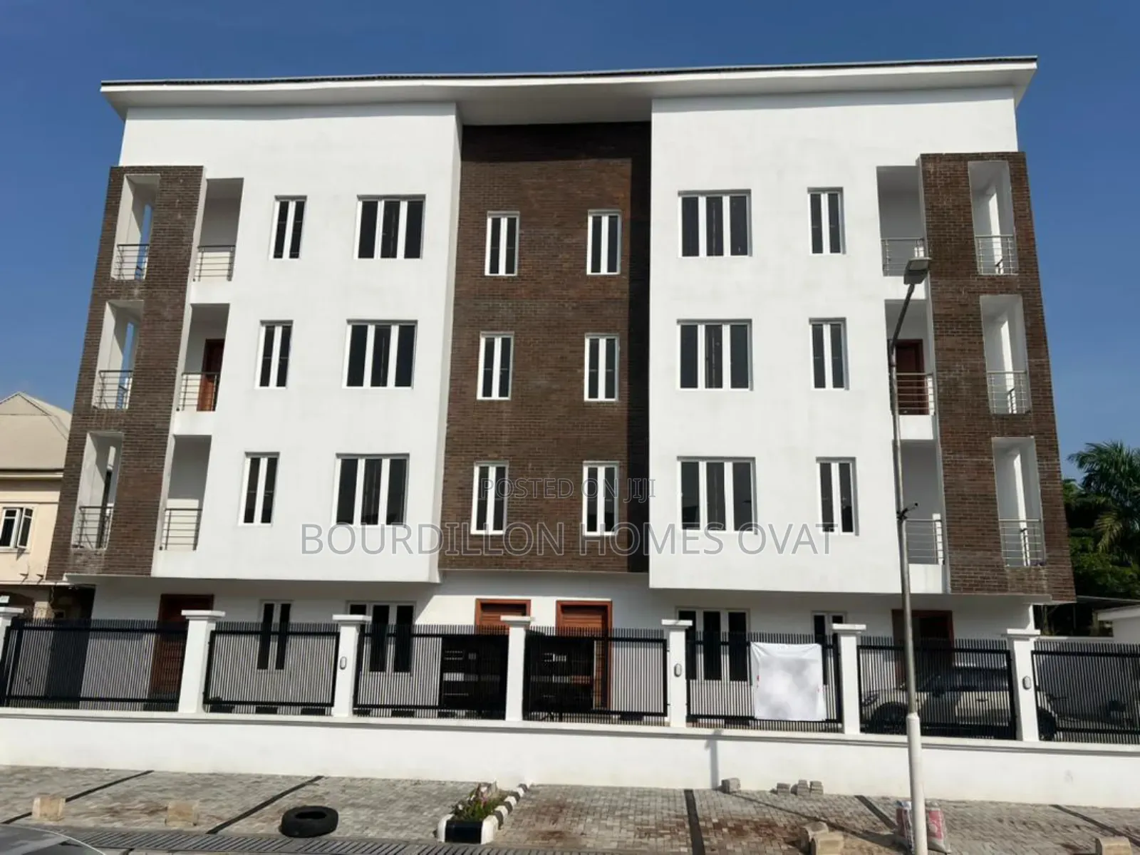 5bdrm Maisonette in Lekki Phase 1 Lagos for sale in Lekki Phase 1