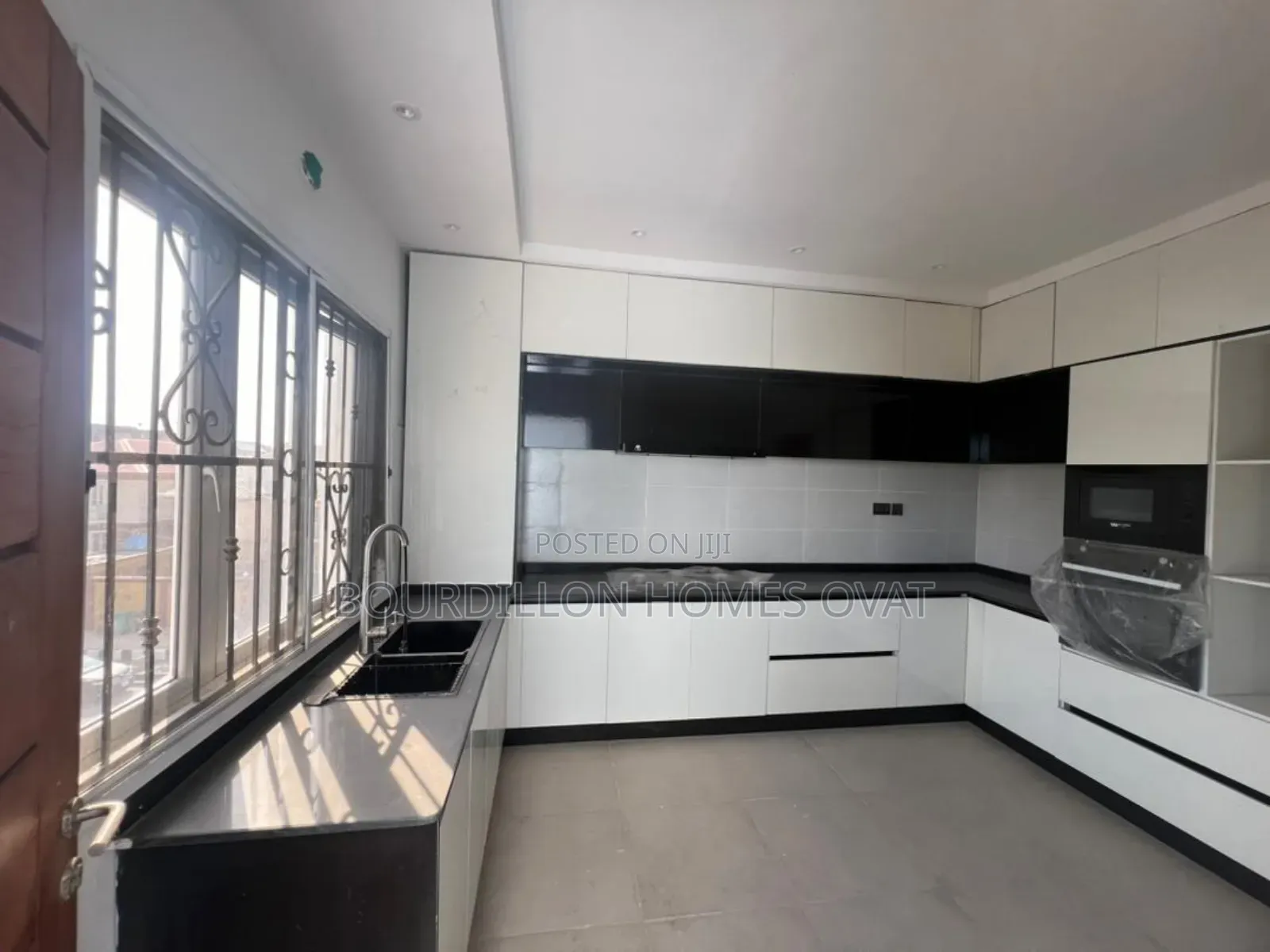 5bdrm Maisonette in Lekki Phase 1 Lagos for sale in Lekki Phase 1