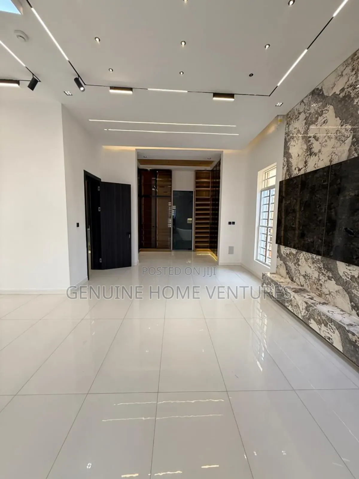5bdrm Duplex in Lekki Phase 1 for sale in Lekki Phase 1
