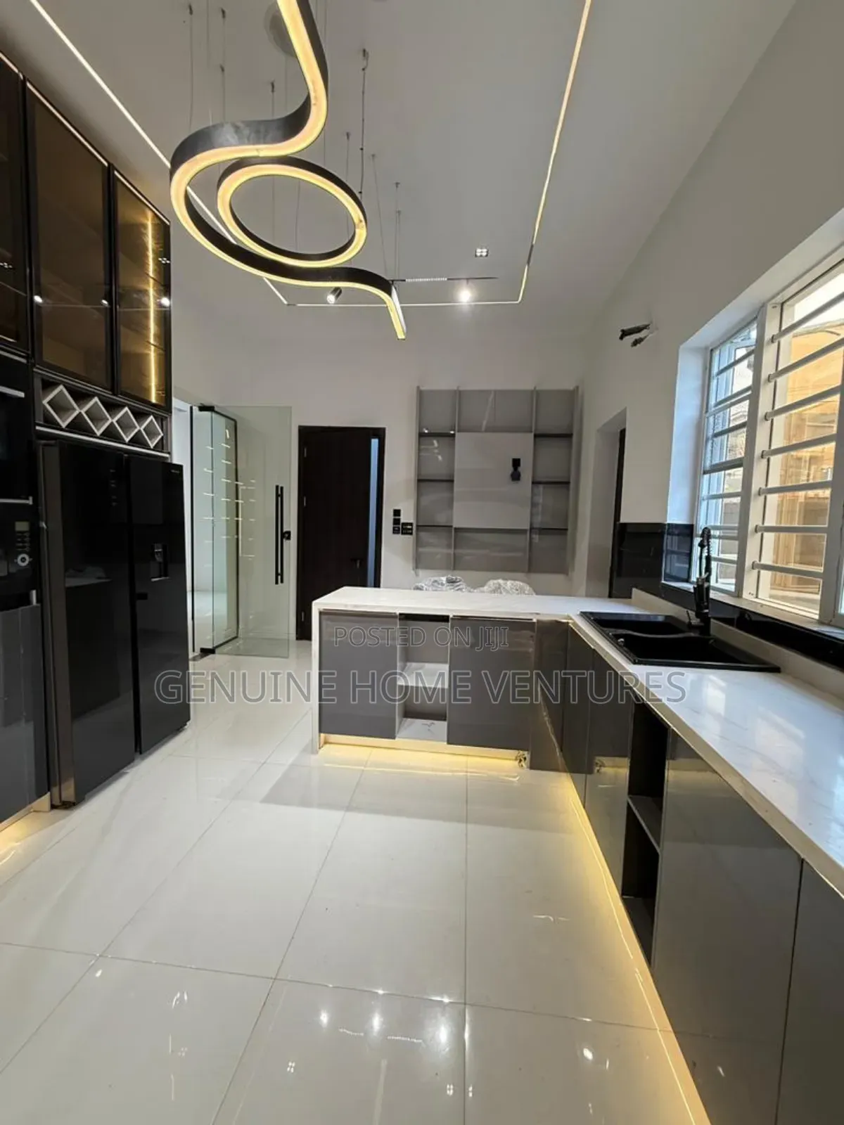 5bdrm Duplex in Lekki Phase 1 for sale in Lekki Phase 1
