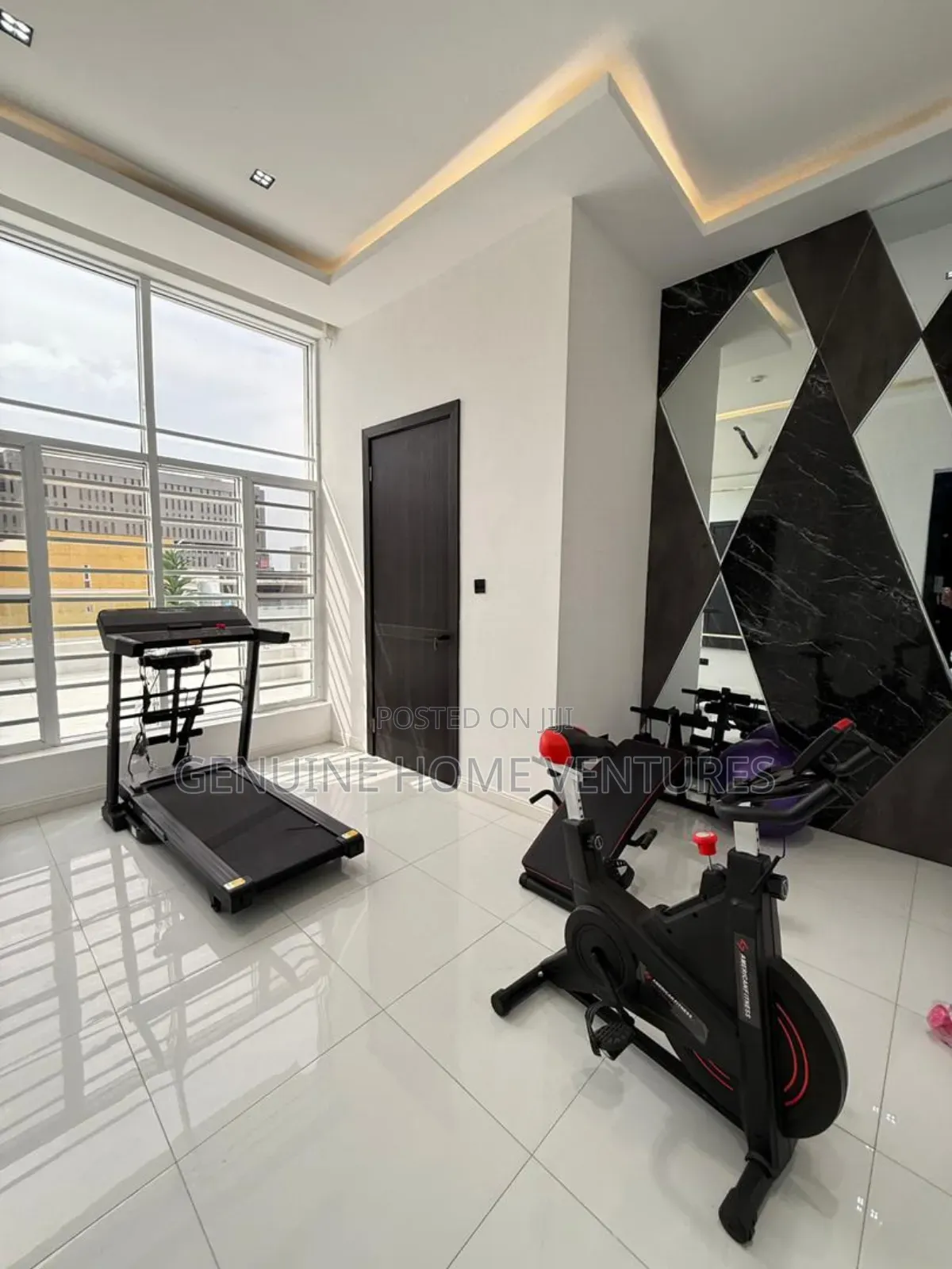 5bdrm Duplex in Lekki Phase 1 for sale in Lekki Phase 1