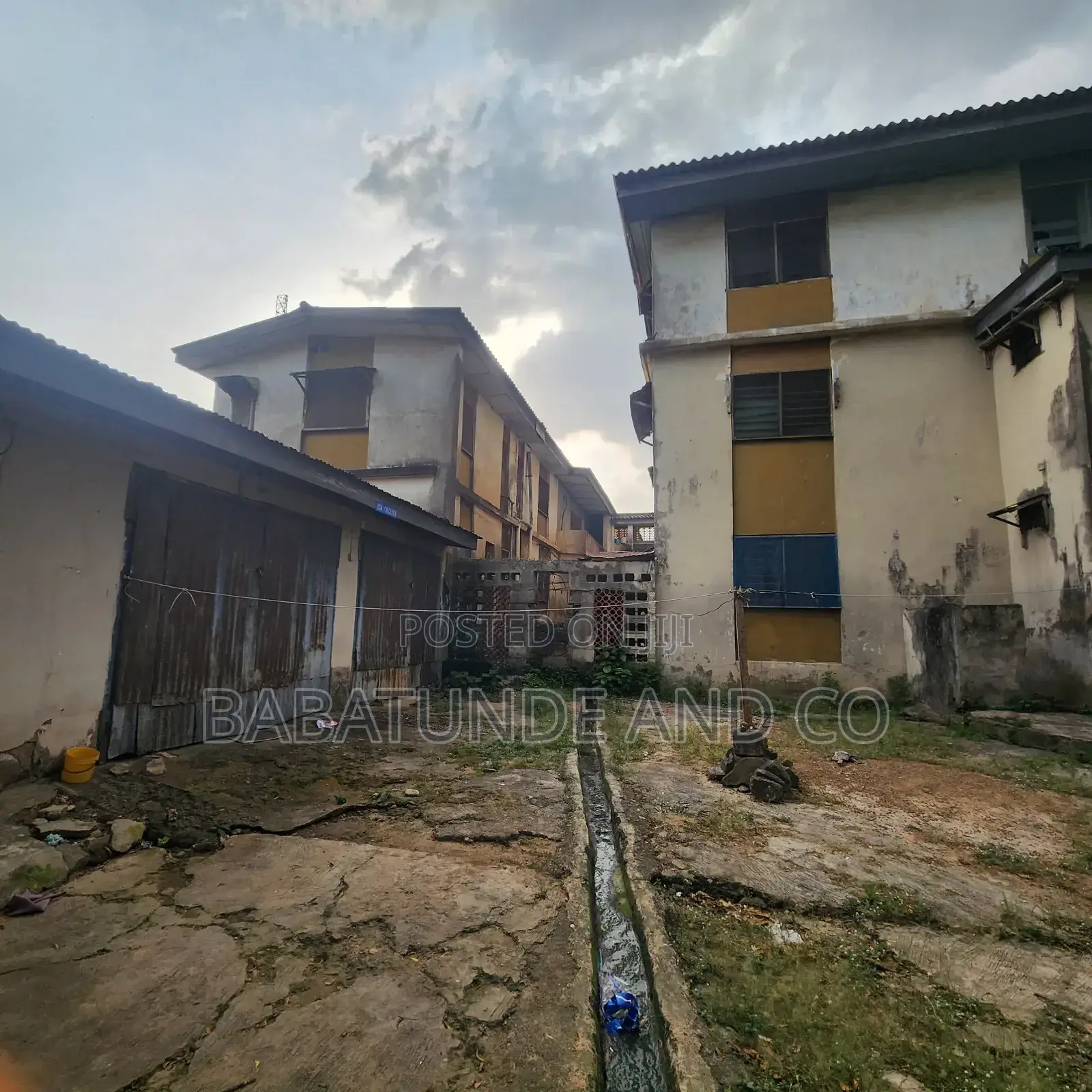 20bdrm Block of Flats in Felele, CHallenge / Ibadan for sale in CHallenge / Ibadan
