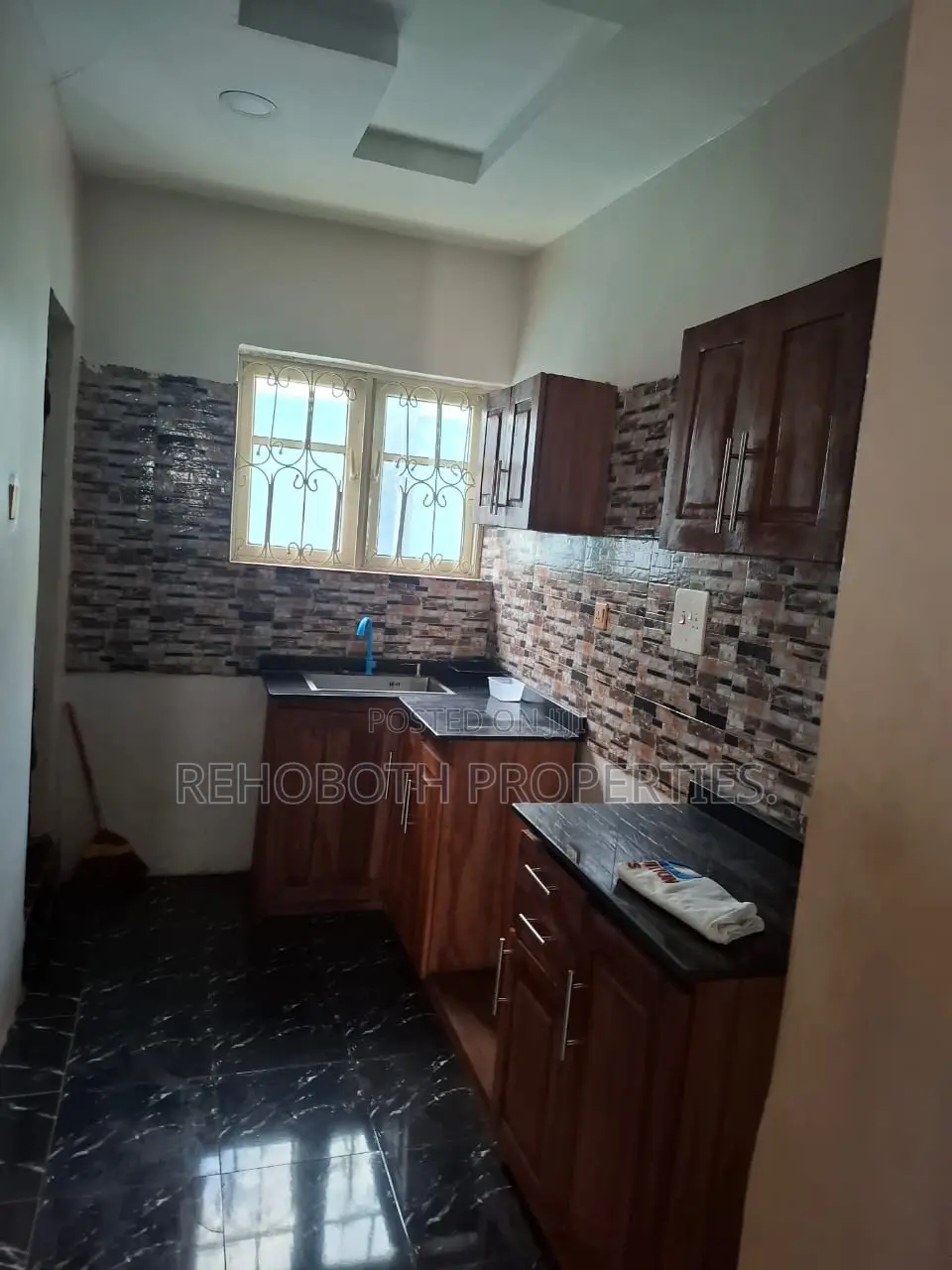 6bdrm Bungalow in Bck Of Richbam, Akala Express for sale in Akala Express