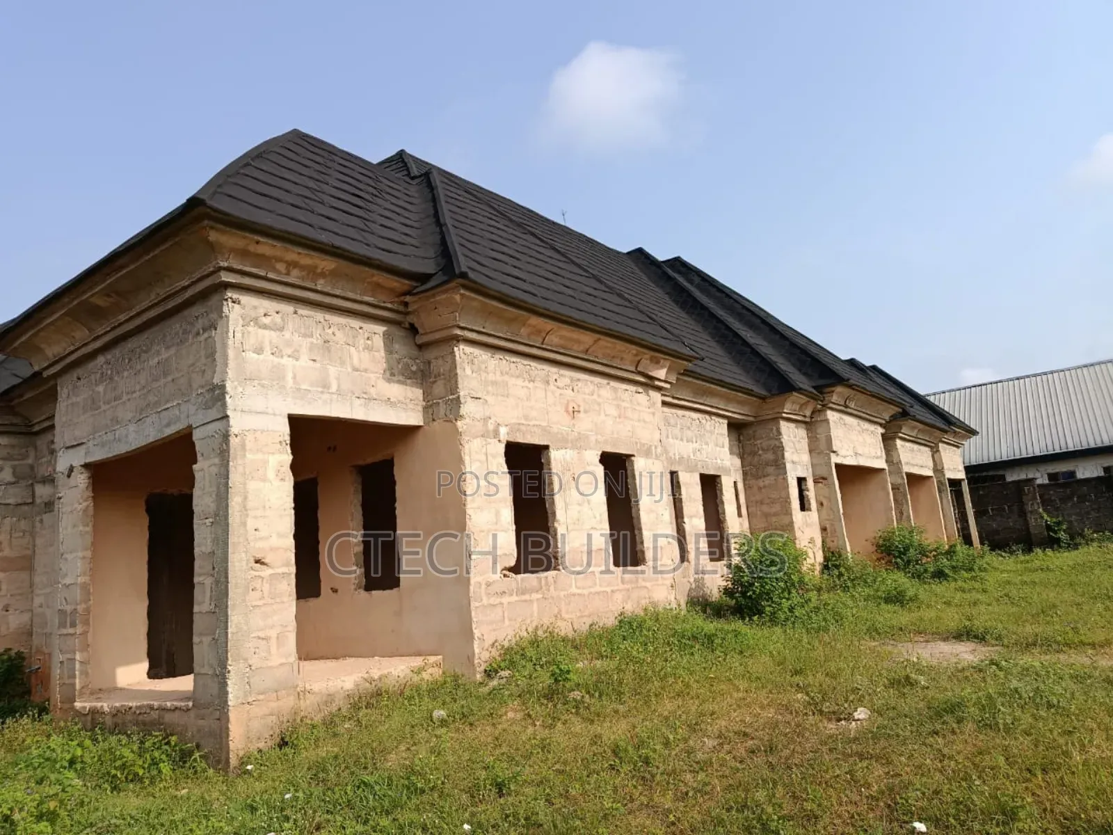 8bdrm Block of Flats in Benin City for sale in Benin City
