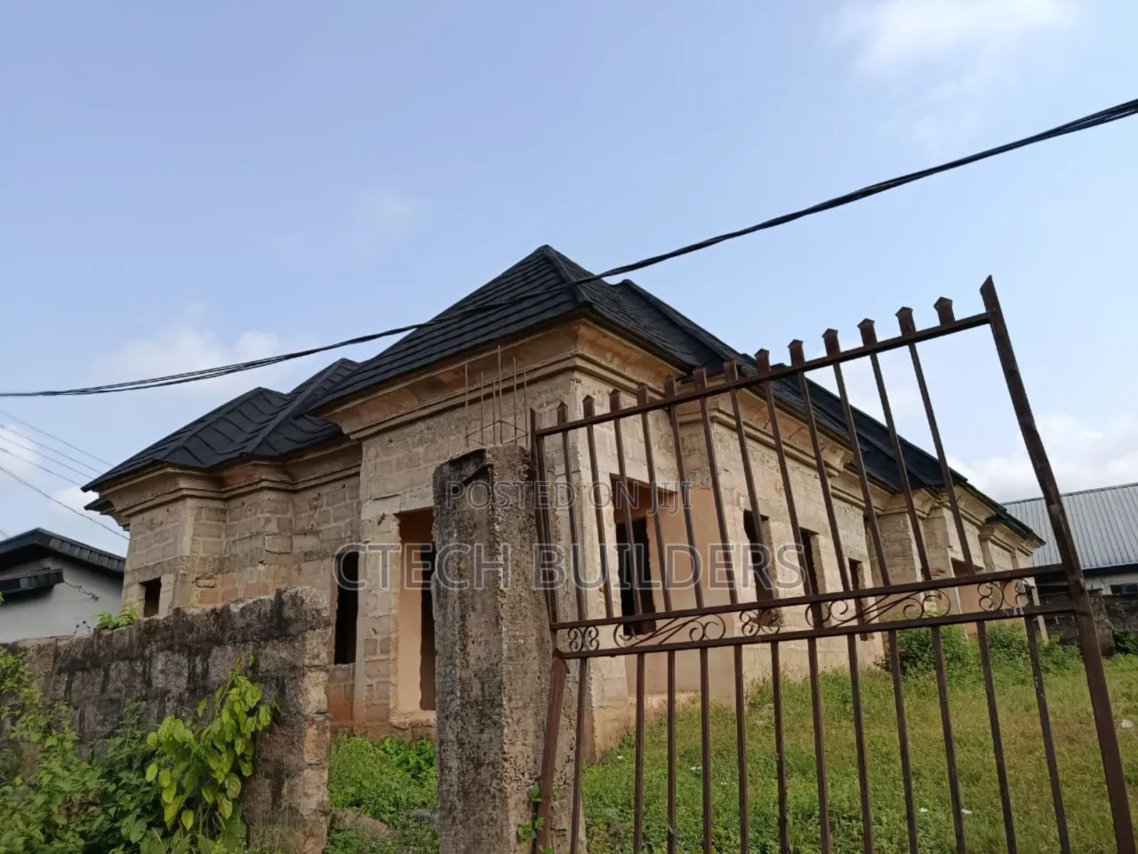 8bdrm Block of Flats in Benin City for sale in Benin City