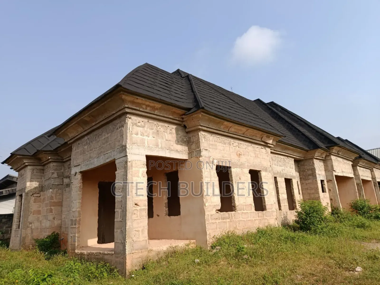 8bdrm Block of Flats in Benin City for sale in Benin City