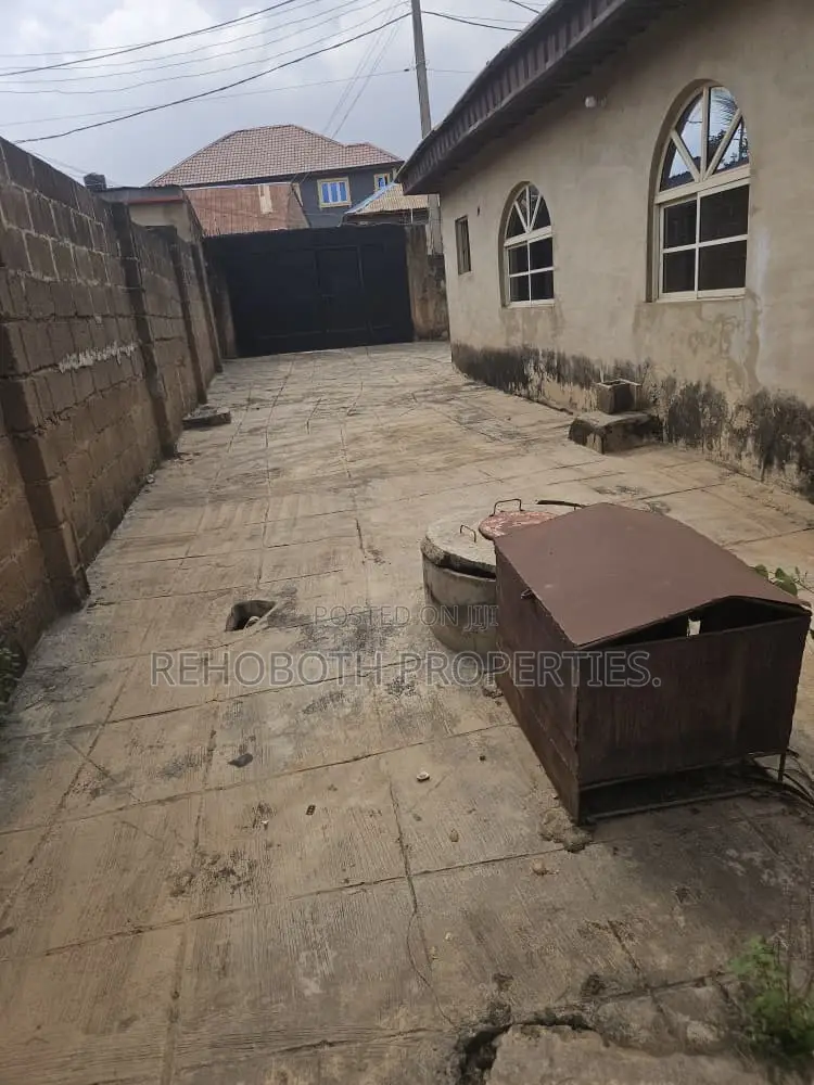 3bdrm Bungalow in Ajinde, Akala Express for sale in Akala Express