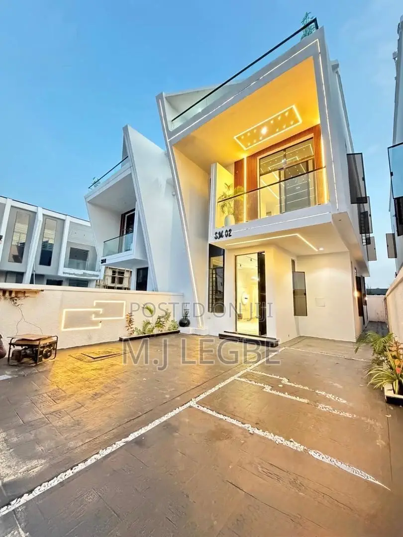 4bdrm Duplex in Ikota for sale in Ikota
