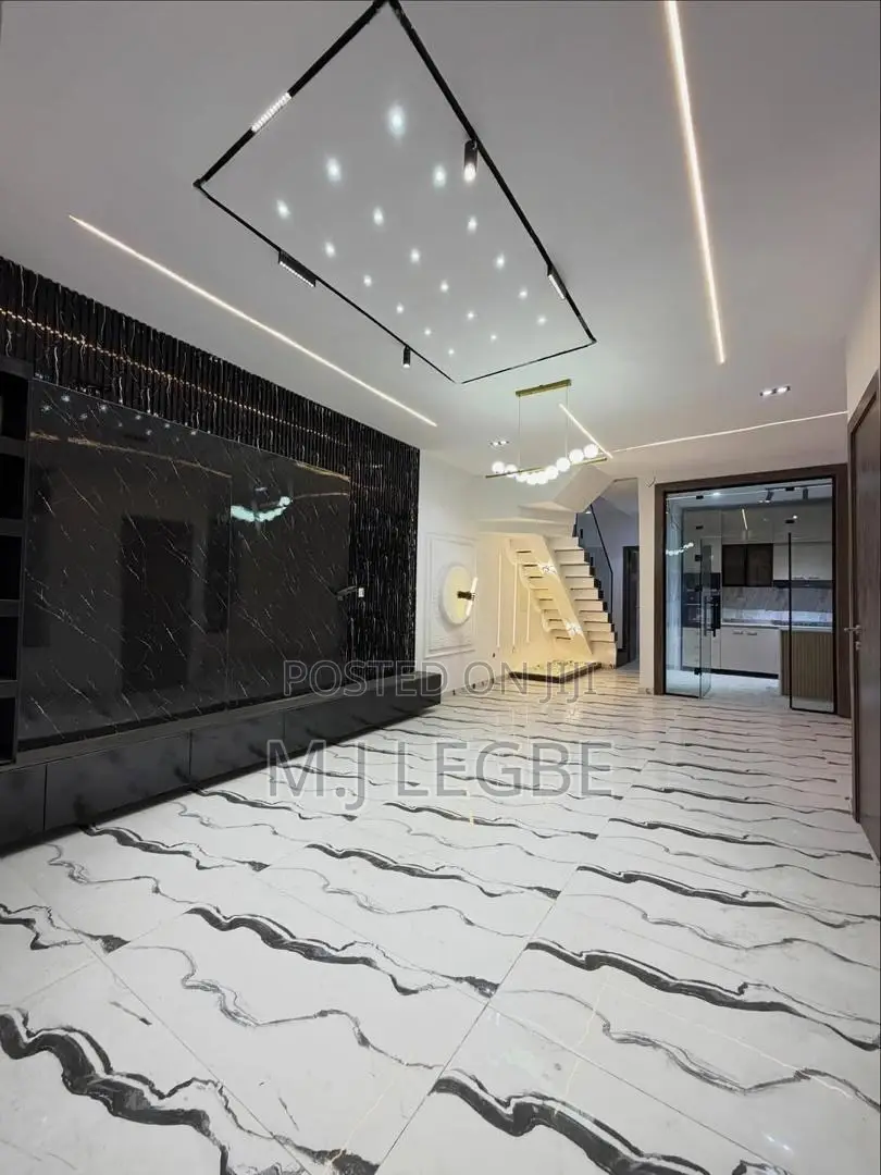 4bdrm Duplex in Ikota for sale in Ikota