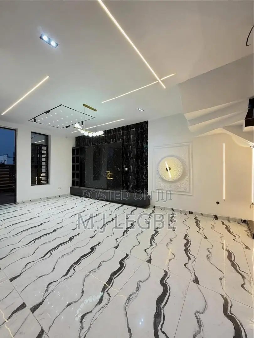 4bdrm Duplex in Ikota for sale in Ikota