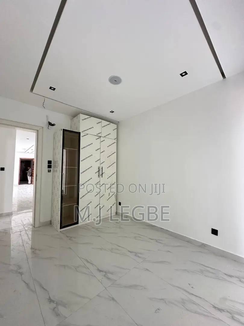 2bdrm Apartment in Lekki Phase 1 for sale in Lekki
