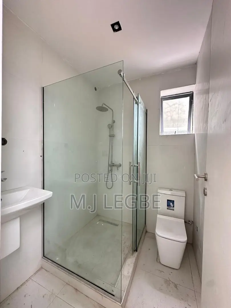 2bdrm Apartment in Lekki Phase 1 for sale in Lekki