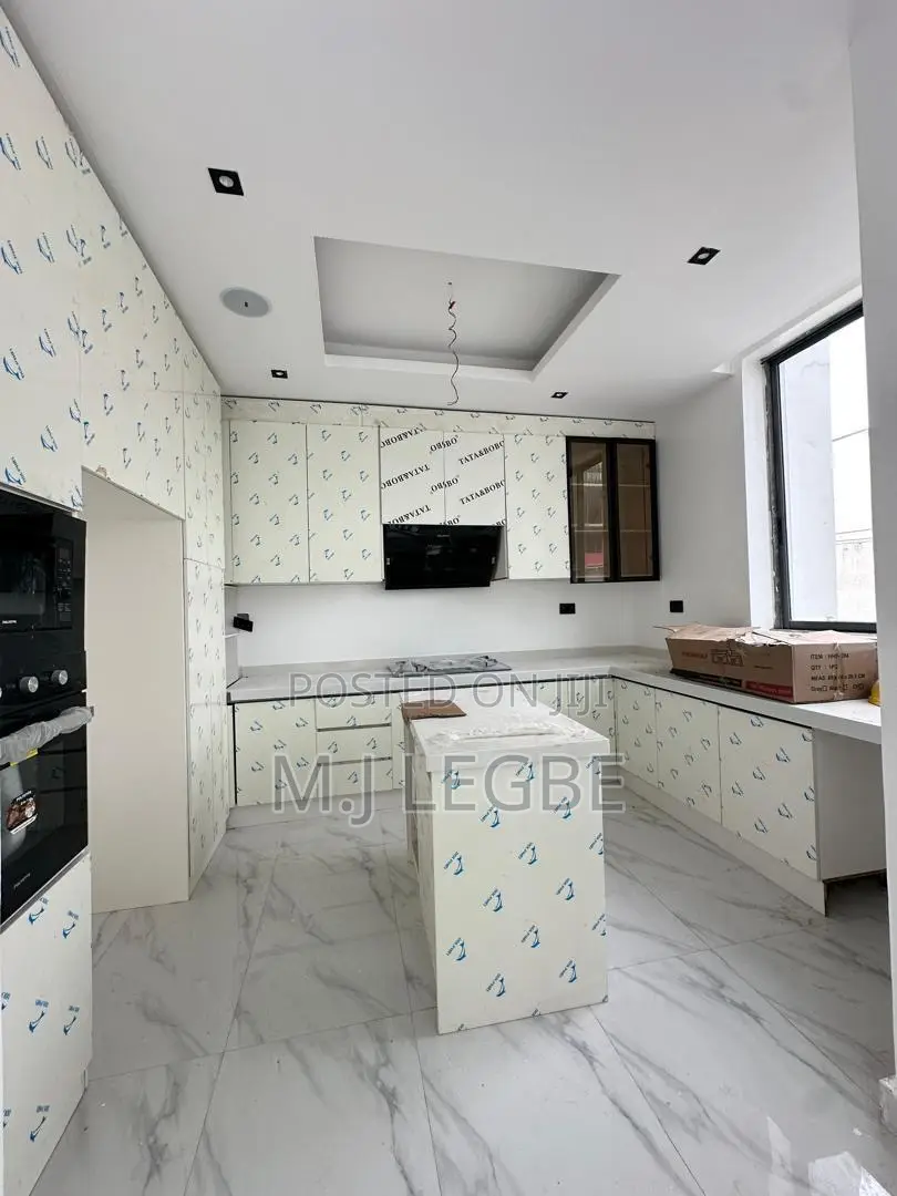 2bdrm Apartment in Lekki Phase 1 for sale in Lekki