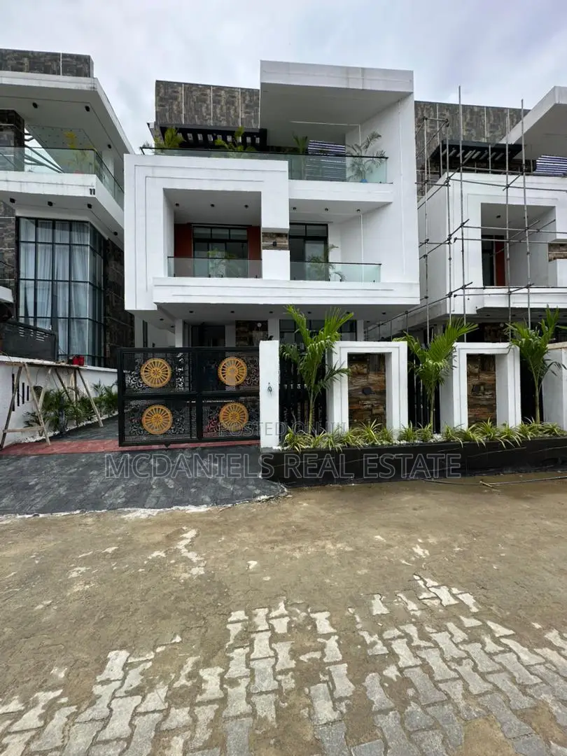 Furnished 5bdrm Duplex in Chevron for sale in Chevron