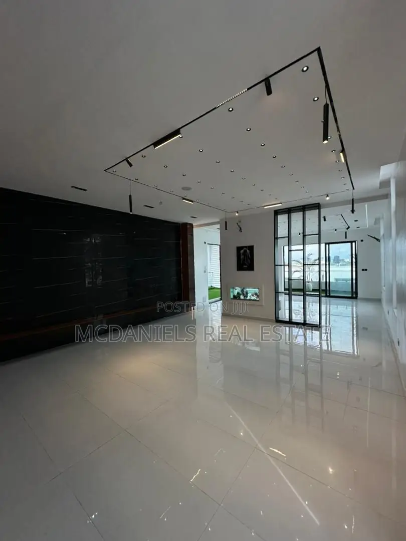 Furnished 5bdrm Duplex in Chevron for sale in Chevron