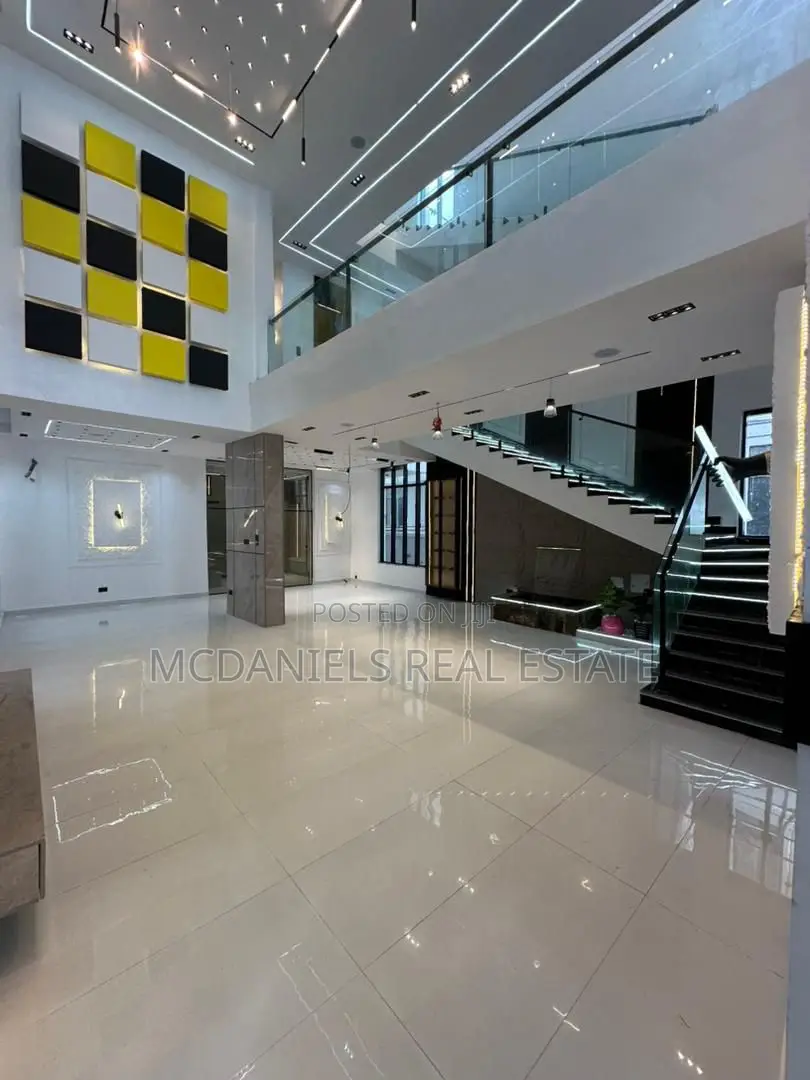 Furnished 5bdrm Duplex in Chevron for sale in Chevron
