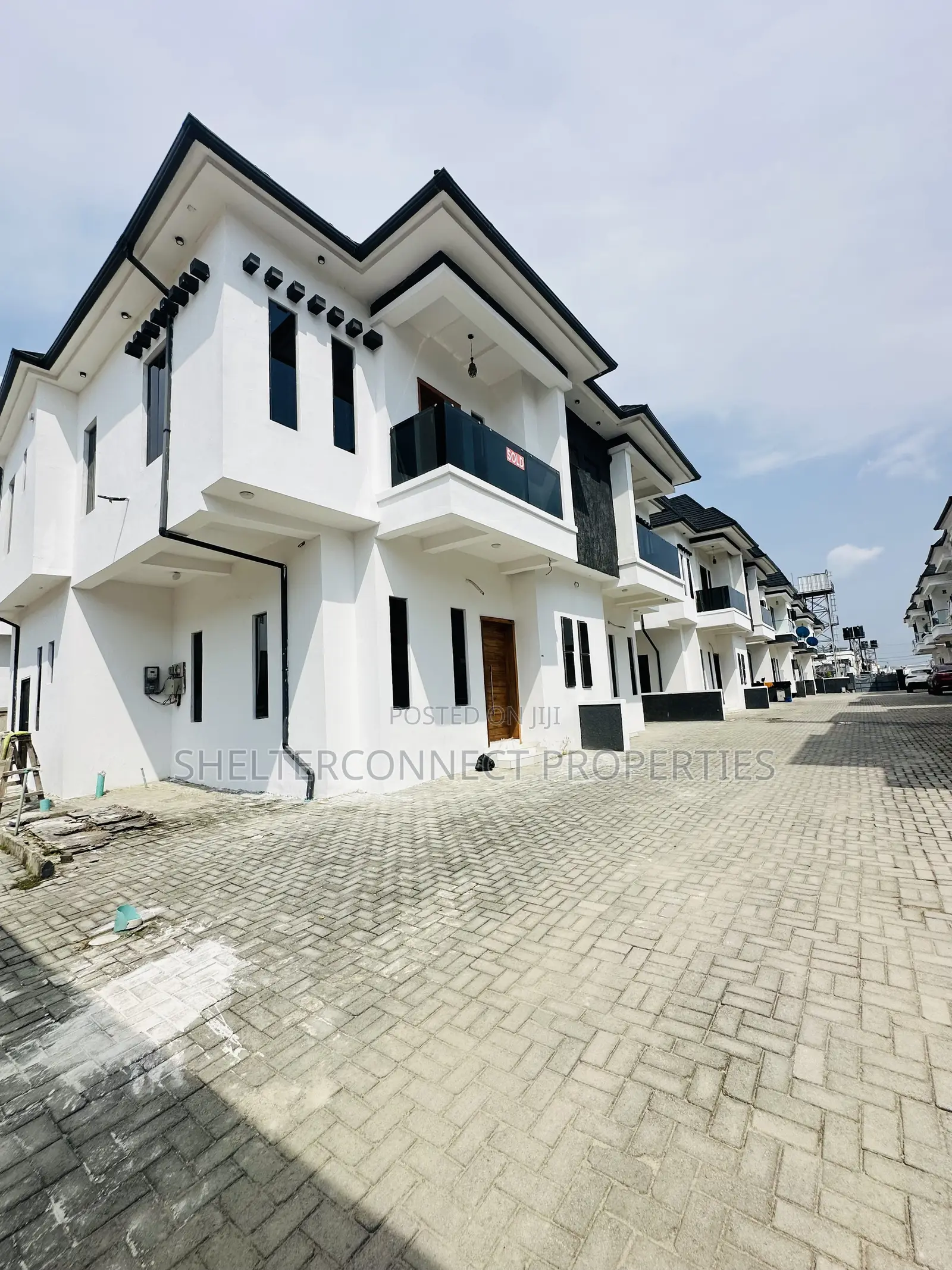 4bdrm Duplex in Ikota for sale in Ikota