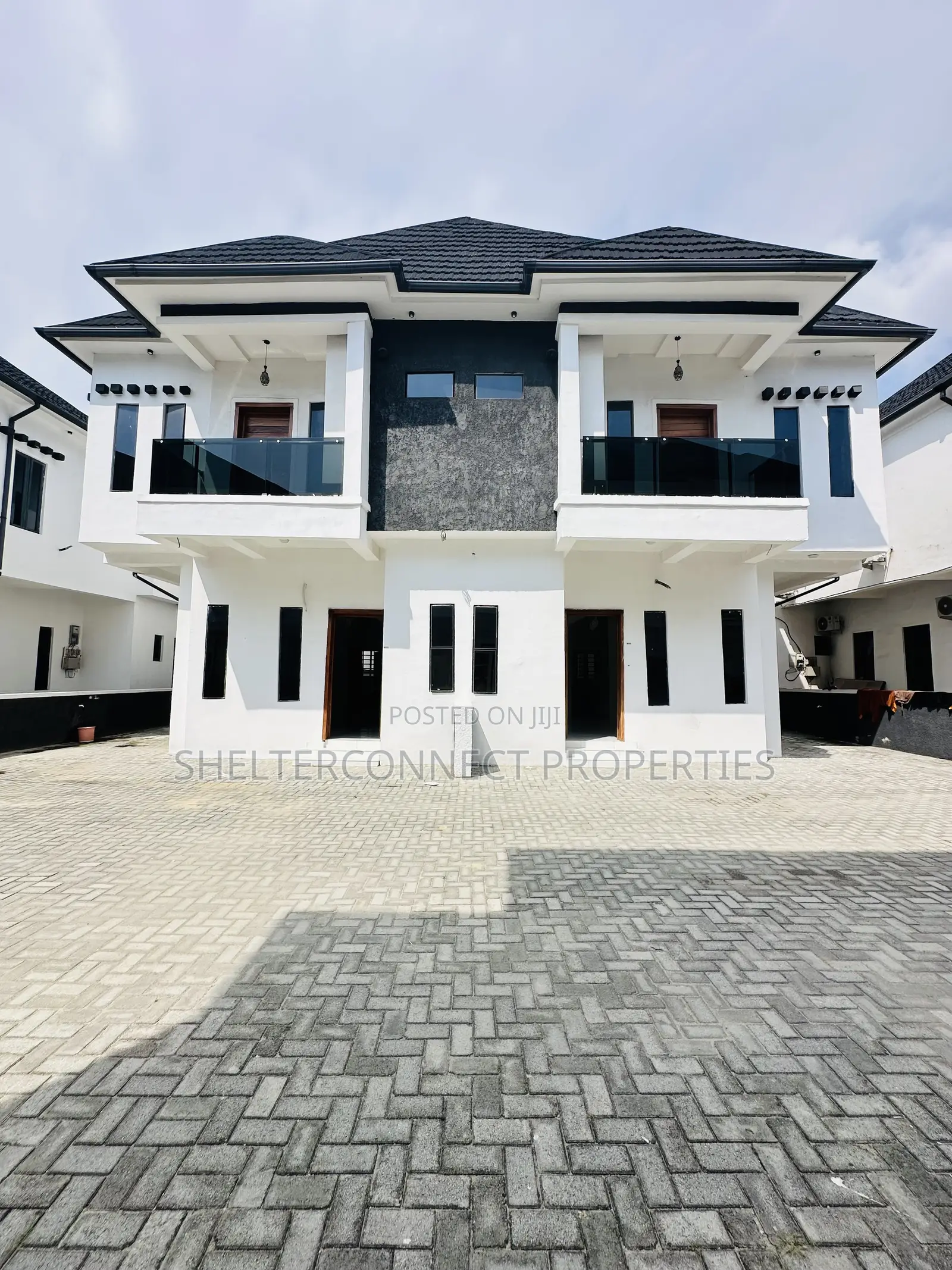 4bdrm Duplex in Ikota for sale in Ikota