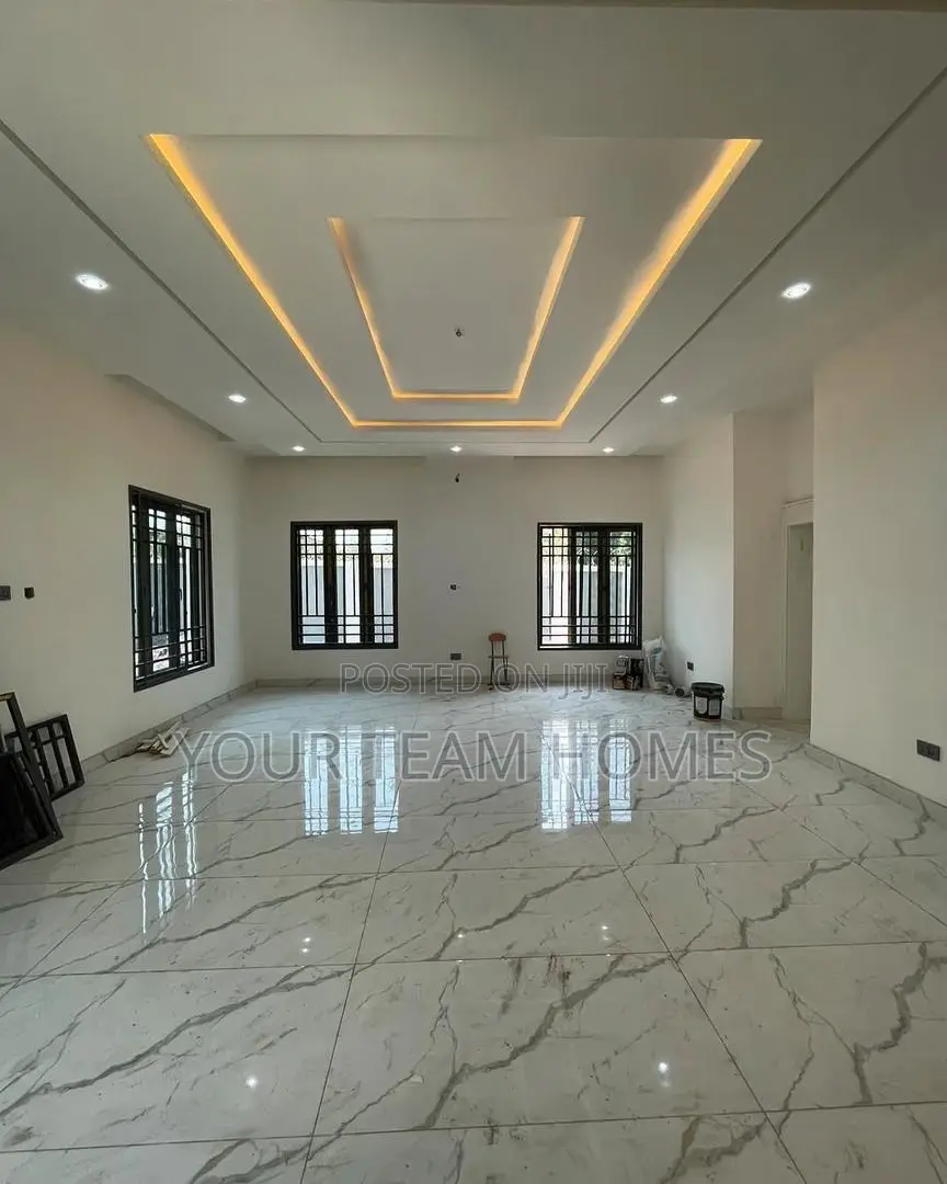 7bdrm Duplex in Utako for sale in Utako