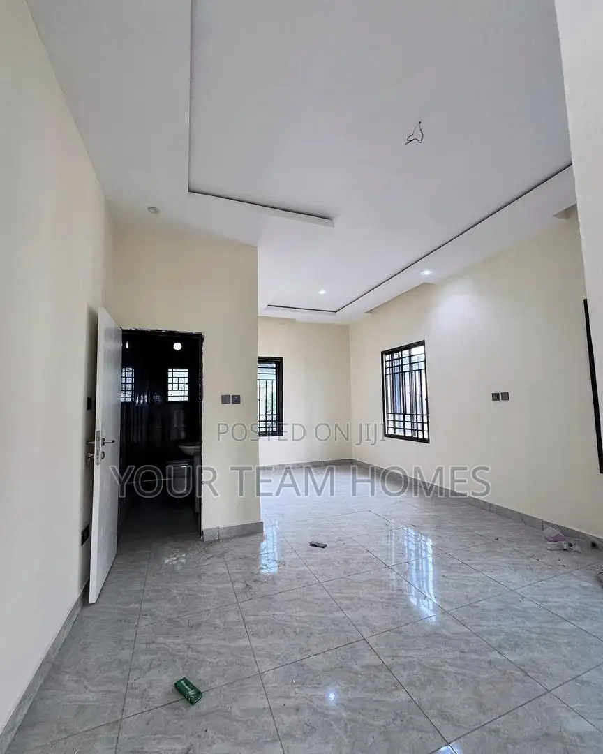 7bdrm Duplex in Utako for sale in Utako