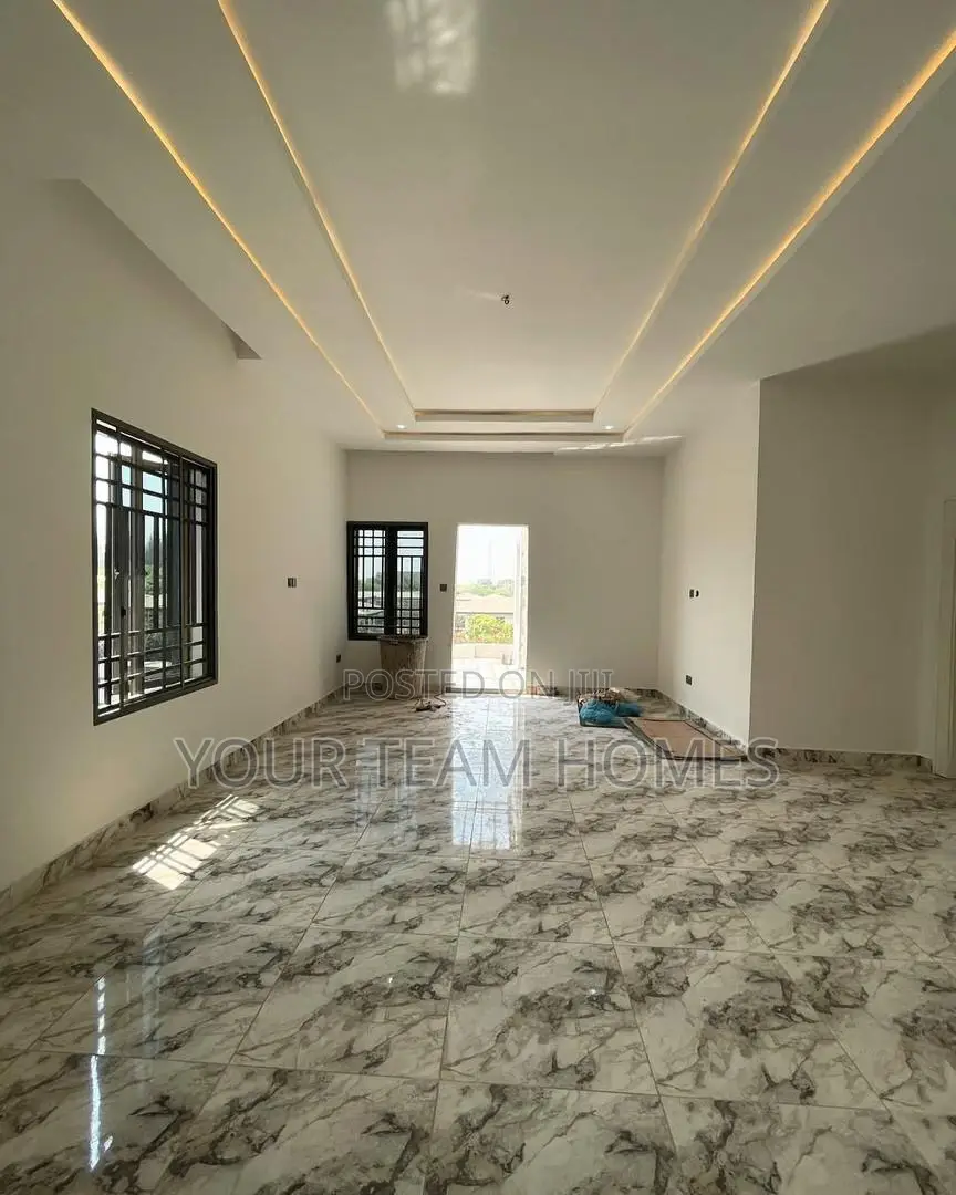 7bdrm Duplex in Utako for sale in Utako