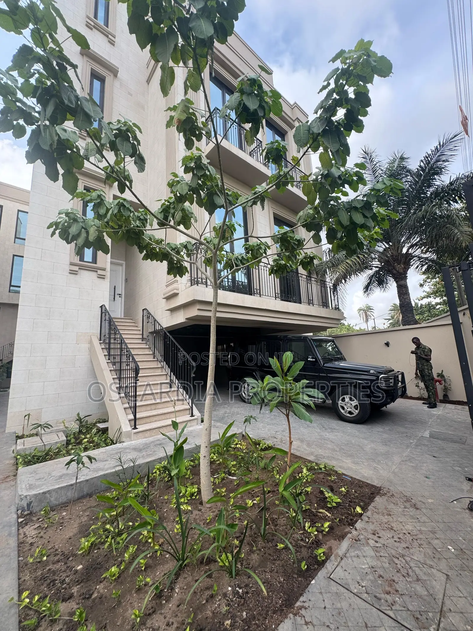 5bdrm Duplex in Banana Island for sale in Banana Island
