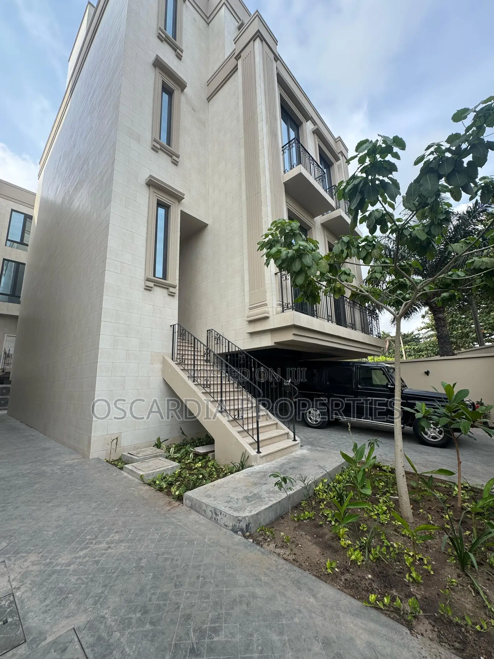 5bdrm Duplex in Banana Island for sale in Banana Island