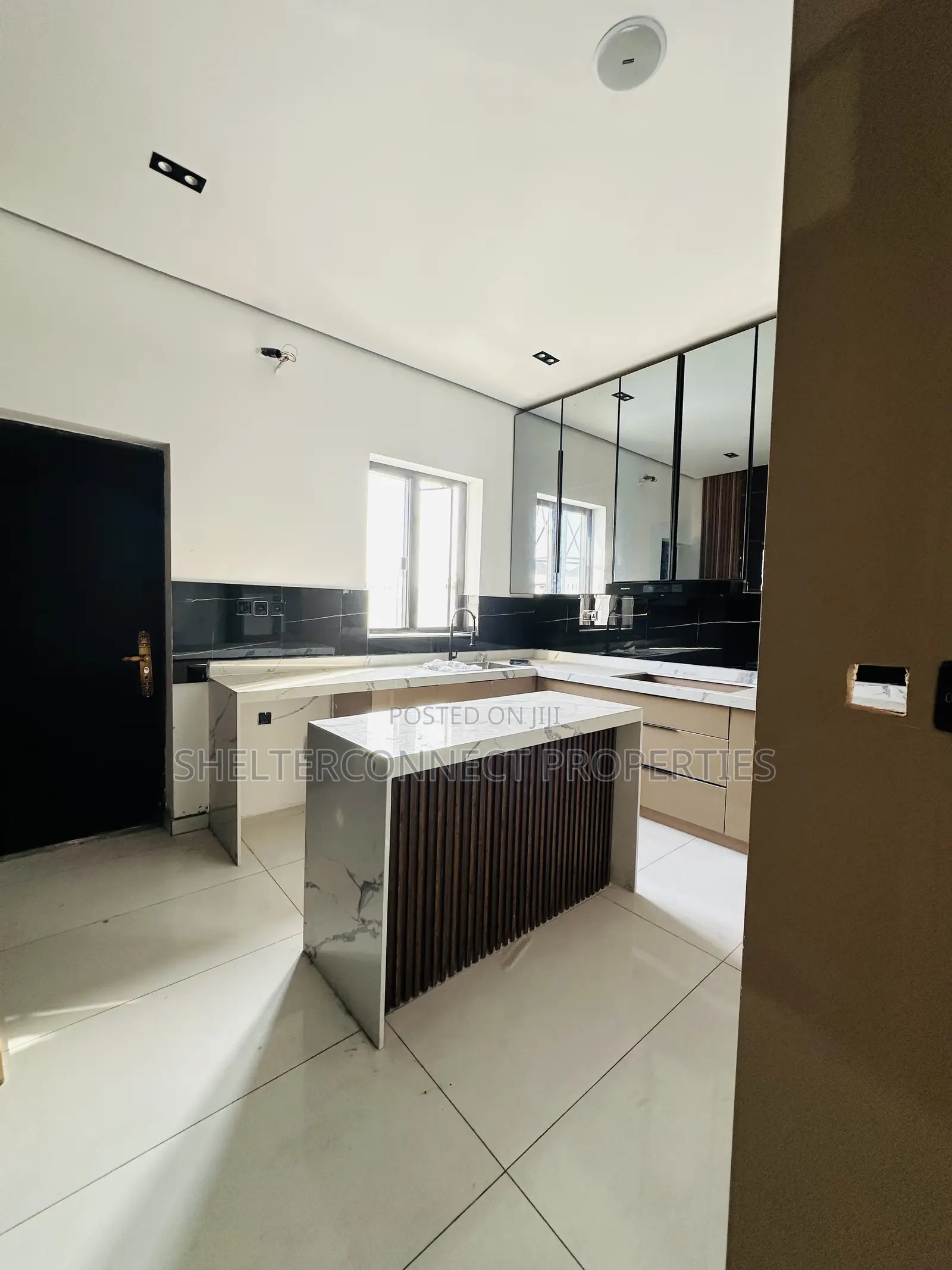4bdrm Duplex in Lekki Phase 1 for sale in Lekki Phase 1