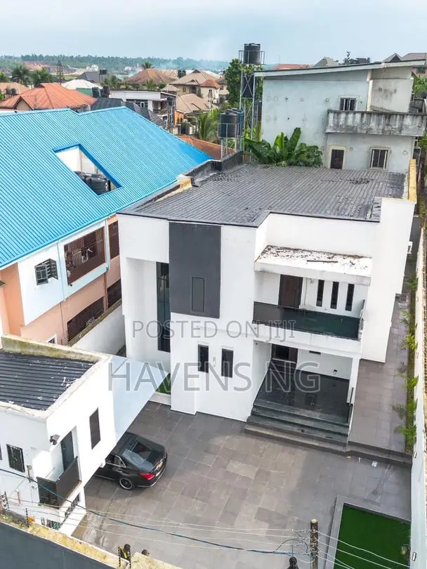5bdrm Duplex in Woji for sale in Woji
