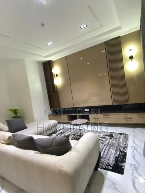 5bdrm Duplex in Woji for sale in Woji