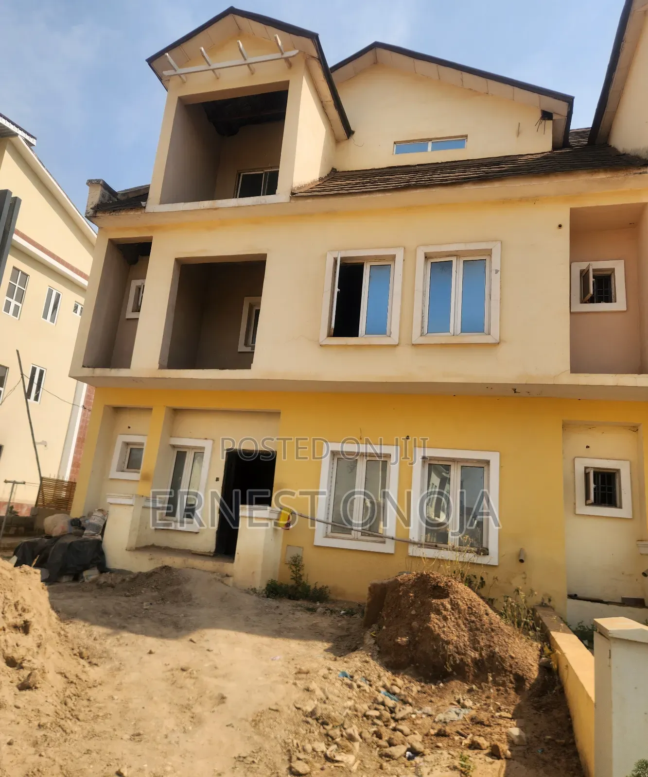 6bdrm Duplex In Mabushi, Gwarinpa For Sale in Gwarinpa