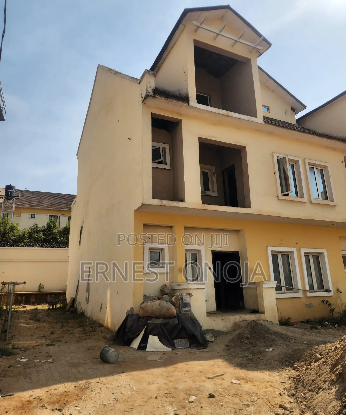 6bdrm Duplex In Mabushi, Gwarinpa For Sale in Gwarinpa