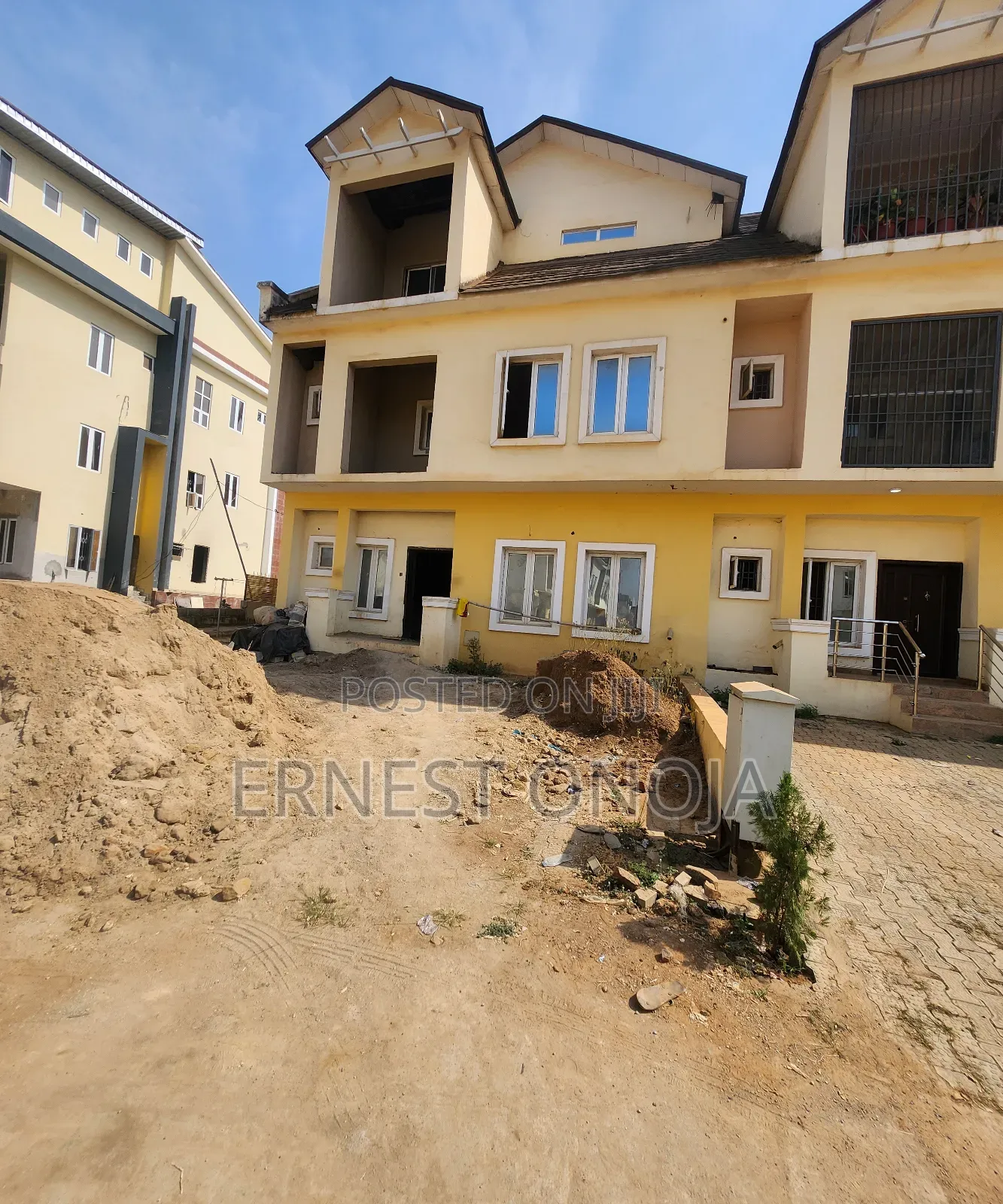 6bdrm Duplex In Mabushi, Gwarinpa For Sale in Gwarinpa