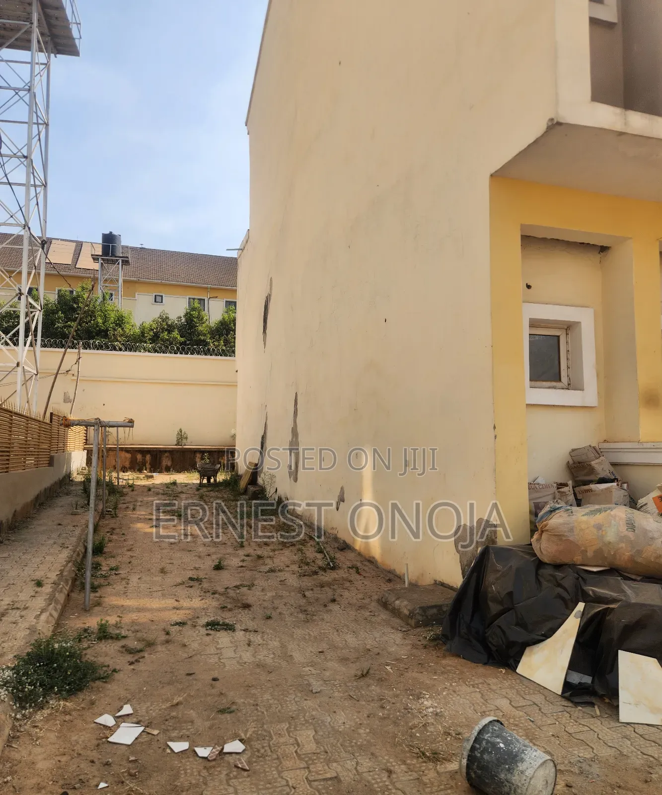 6bdrm Duplex In Mabushi, Gwarinpa For Sale in Gwarinpa