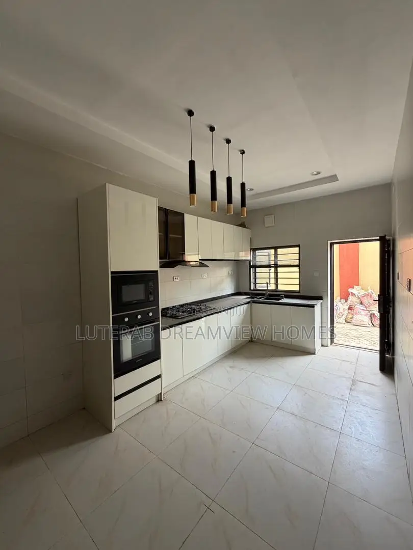 4bdrm Townhouse/Terrace in Durumi for sale in Durumi