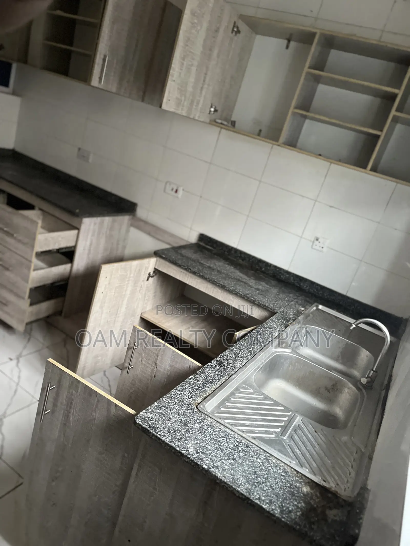 Furnished 4bdrm Bungalow in Apata for sale in Apata